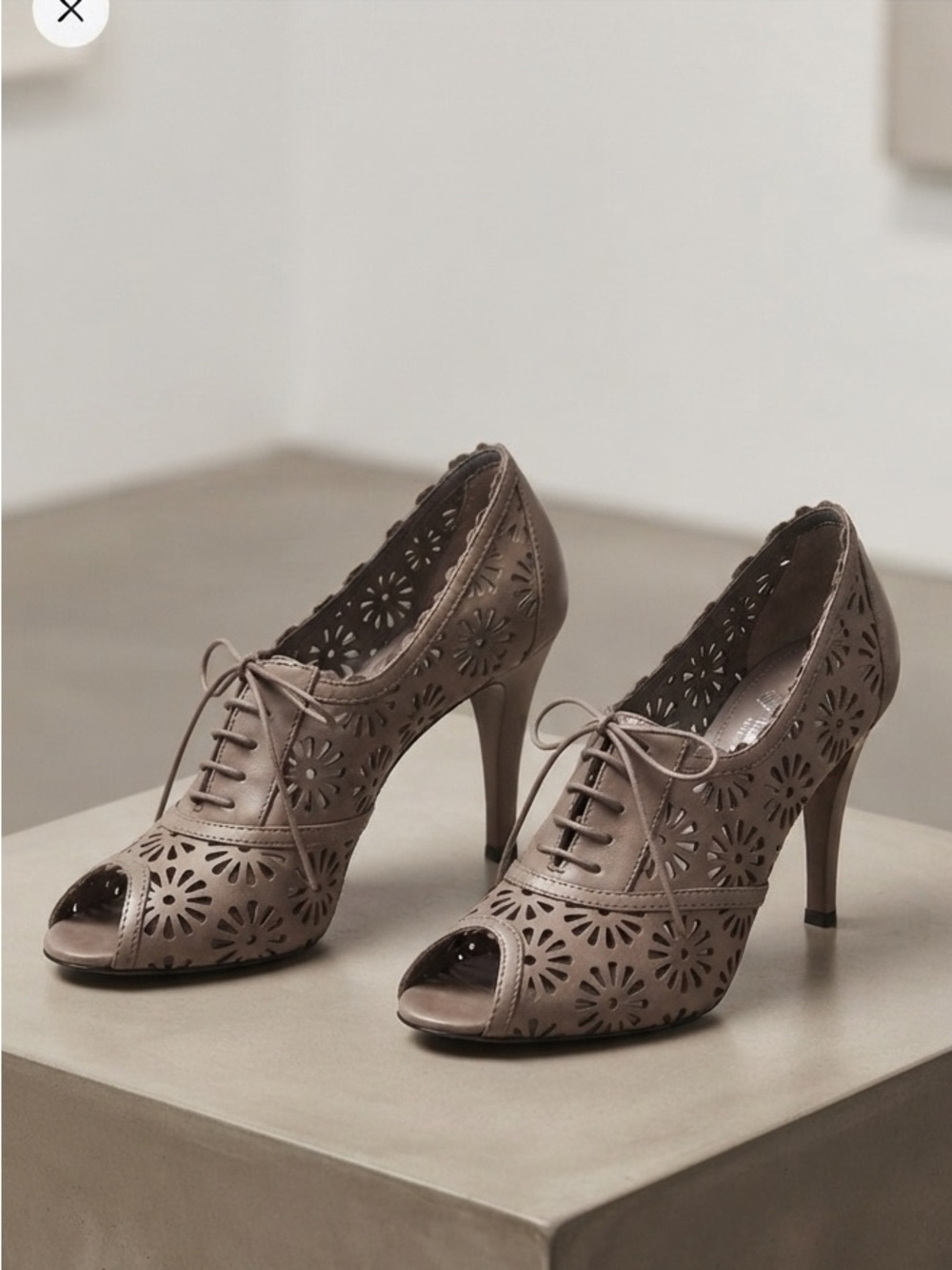 pour la victoire Laser-Cut Floral Peep-Toe Heel